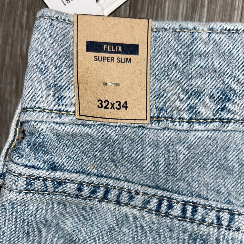 🆕Abercrombie & Fitch Light Wash Distressed Skinny Jeans (NWT) - Picture 3 of 5